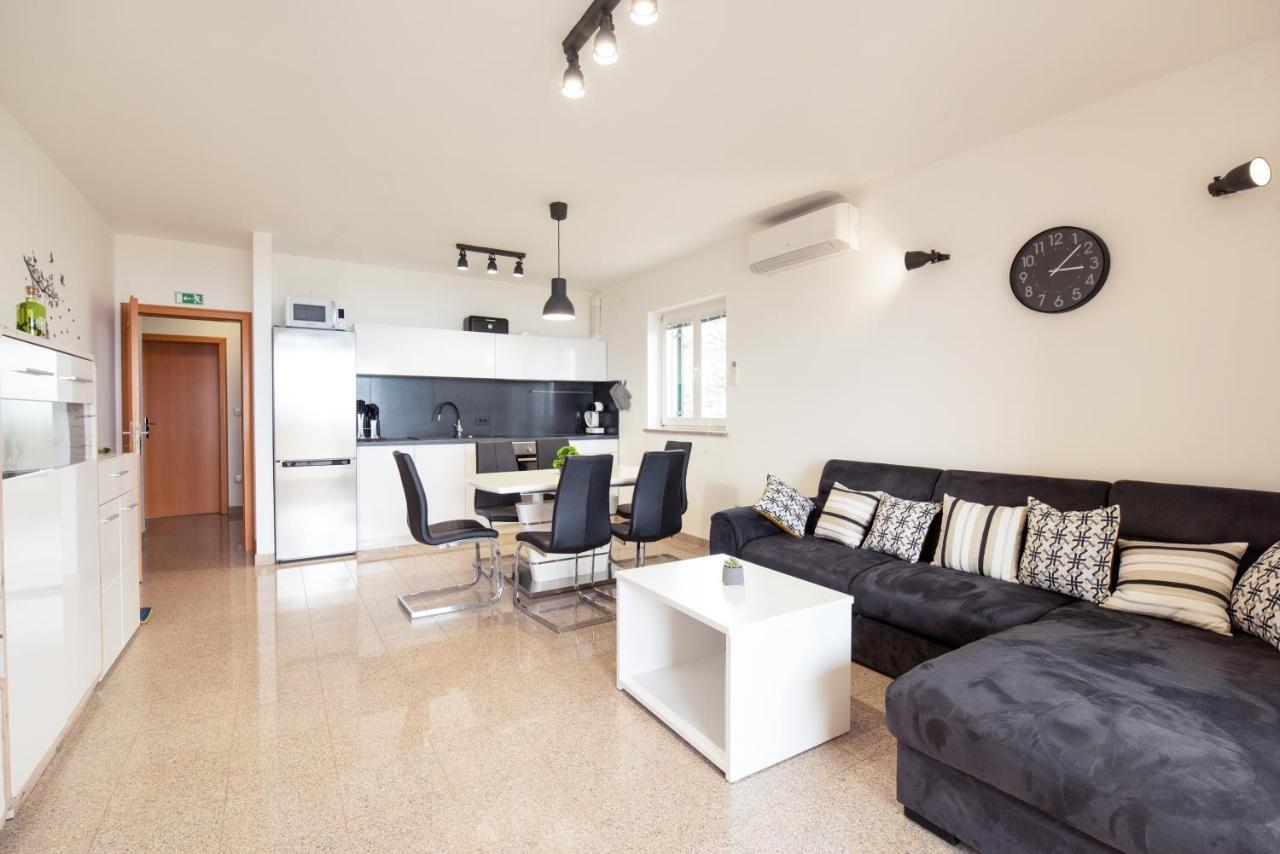 Seaview Apartment Lea Ичичи Экстерьер фото